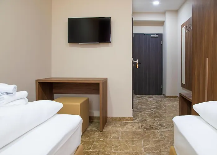 Work & Sleep Boardinghouse Hostel *