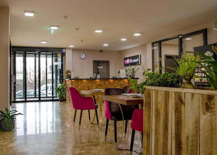 Work & Sleep Boardinghouse Hostel *